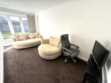 4 bedroom detached house to rent - Photo 3