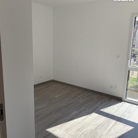 A PIERRELATTE, APPARTEMENT DE STANDING DANS RESIDENCE RECHERCHEE, F3 82.90 M2 EN REZ DE CHAUSSEE - Photo 1