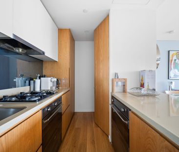 Spacious 2 Bedroom Apartment Featuring Breathtaking City Views - Photo 5