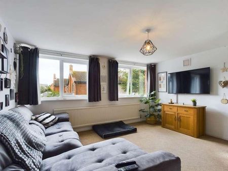 Long Meadow, Bedgrove, Aylesbury, HP21 - Photo 3