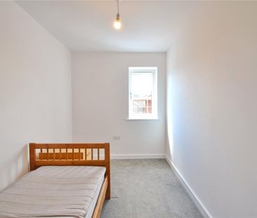 4 bedroom end of terrace house to rent - Photo 3