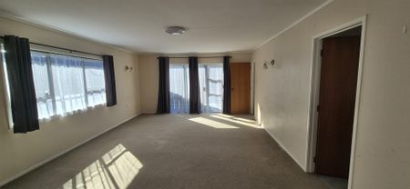 Comfortable 4 Bedroom Family Home - Photo 5