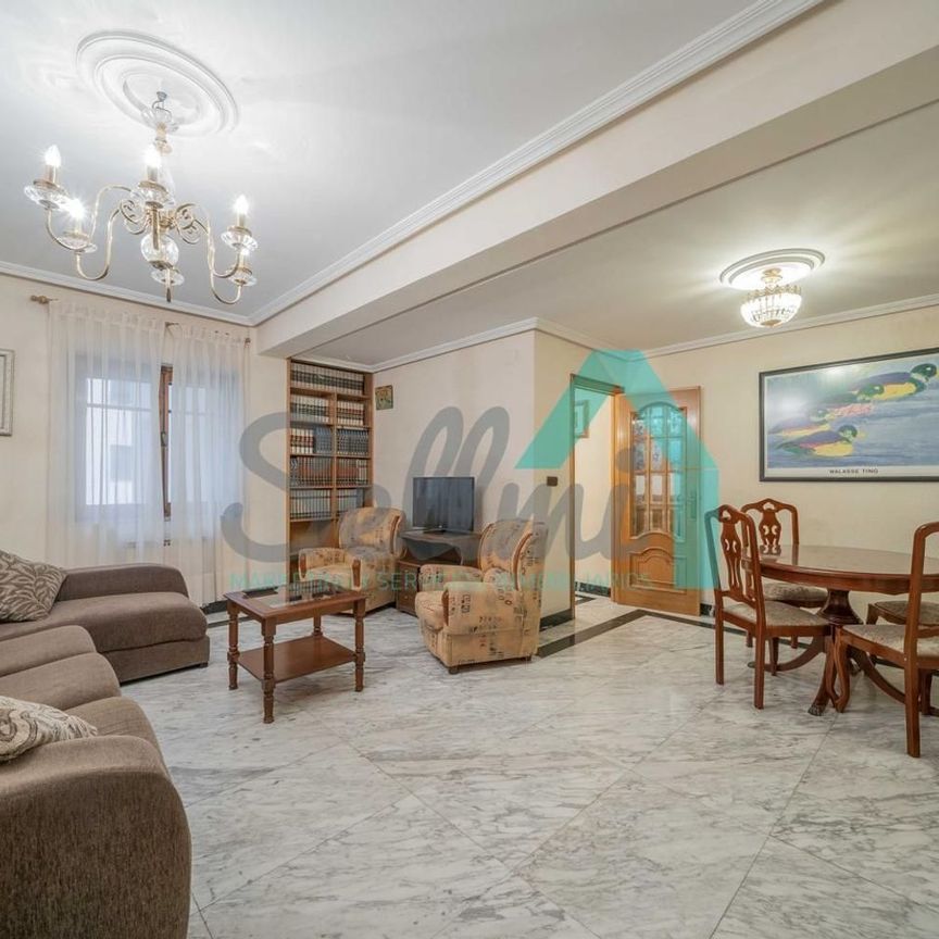 Alquiler de piso en Avenida de Colón - Photo 1