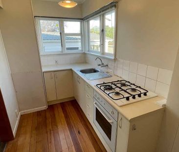 Sunny 1 bed home in Burwood - Photo 1