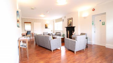 9 bedroom detached house to rent - Photo 2