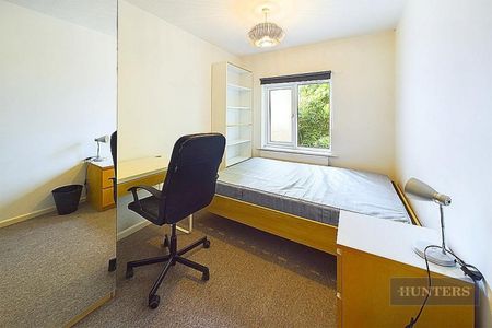 5 bedroom House To Let - Photo 5