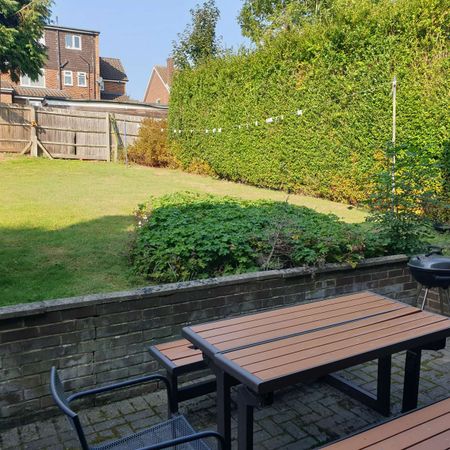 🫧We are Pleased To Offer This Well Maintained And Clean Property, Situated In The Highly Sought After Residential Area Of Deeds Grove🫧 Room 2 - Photo 4