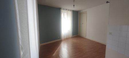 Location Appartement 2 pièces 37m² ARGENTON SUR CREUSE 36200 - Photo 3