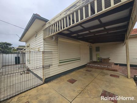 50 Cornwall Road, Sunshine, VIC 3020 - Photo 5