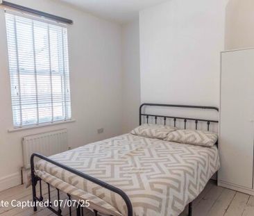 13, Earle Street - Photo 3