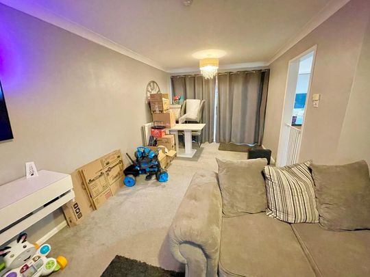 3 bedroom end of terrace house to rent - Photo 1