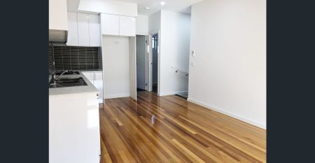 QUALITY TOWNHOUSE - Photo 4