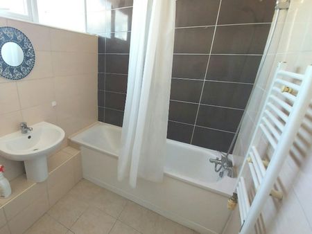 Duplex to rent on - Photo 2