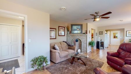 3-Bedroom & 2 Bath lower unit (Powell River) - Photo 3