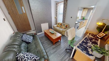 4 bedroom terraced house to rent - Photo 5