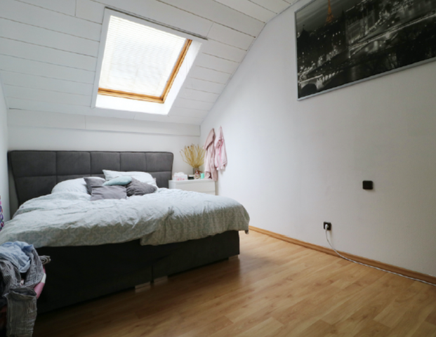 Helle schöne Wohnung im 3.OG eines ruhigen und gepflegten MFH - Foto 1