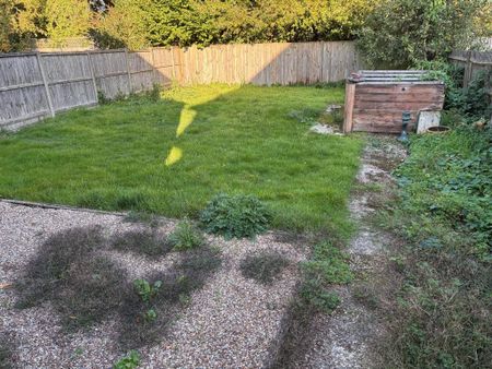 3 bedroom semi-detached house to rent - Photo 2