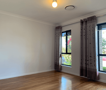 Stunning modern family home with New painting in prime location - Photo 2