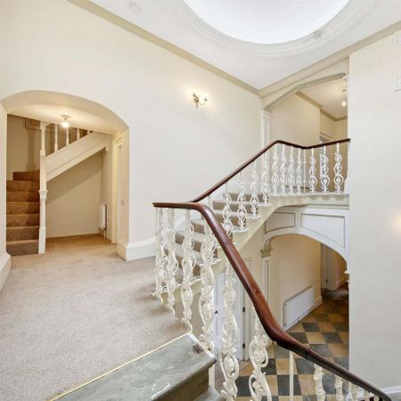 3 bedroom character property to rent - Photo 3