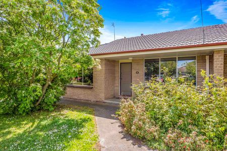 Solid Brick Unit Within Walking Distance to Lake Wendouree - Photo 3