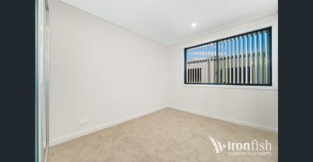 NEARLY NEW TRI-STOREY TOWNHOUSE - Photo 3