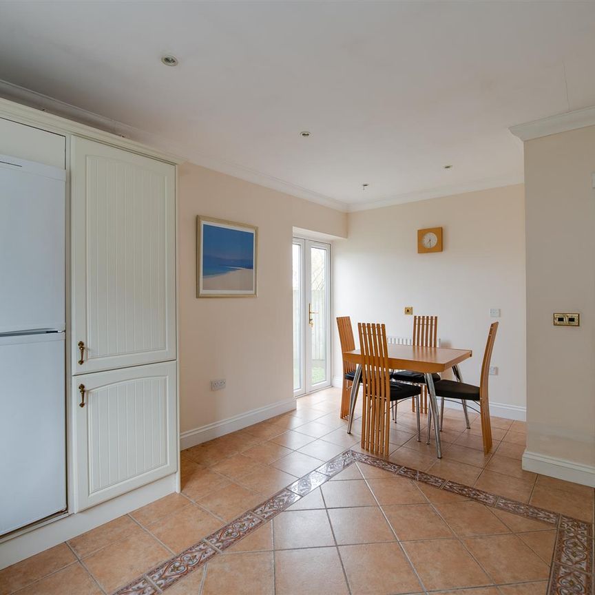 Room For Rent 12 Maple Wood, Havant - Photo 1