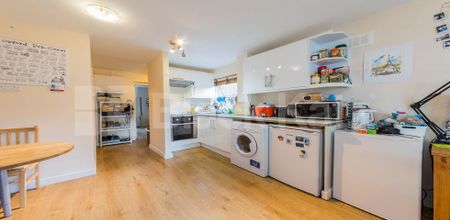 Cosy one double bedroom set in a period conversion with garden - Photo 4