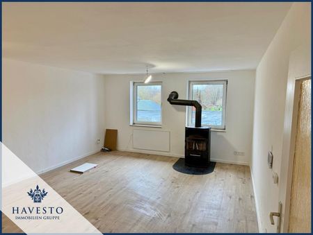 Modern geschnittene Wohnung mit Kaminofen in historischem Fachwerkhaus mit Einbauküche - Foto 2