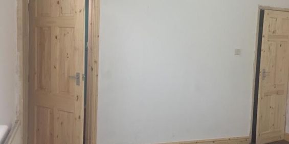 4 Bed End Terrace, Woodview Street, LS11 - Photo 3