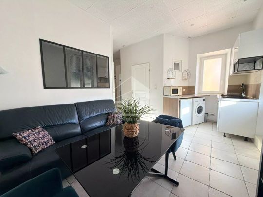 A LOUER PERTUIS 84120 CENTRE VILLE APPARTEMENT MEUBLÉ TYPE 2 PIÈCES D'ENVIRON 26M² - Photo 1