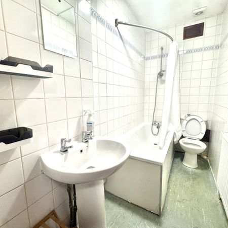 Holloway Road, Islington, London, N7 - Photo 4