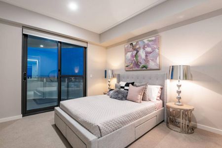 *PENDING APPLICATION* FURNISHED MODERN 2 BEDROOM 2 BATHROOM APARTMENT - Photo 4