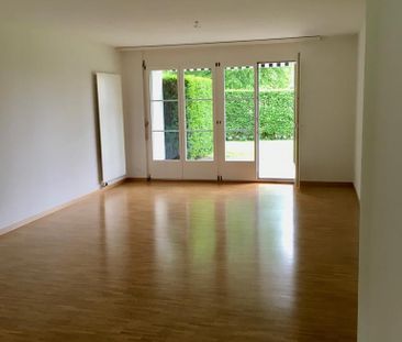 Moderne 3 1/2-Zimmerwohnung mit 2 Nasszellen und Sitzplatz - Photo 2