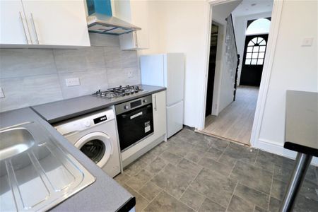 4 bedroom terraced house to rent - Photo 4