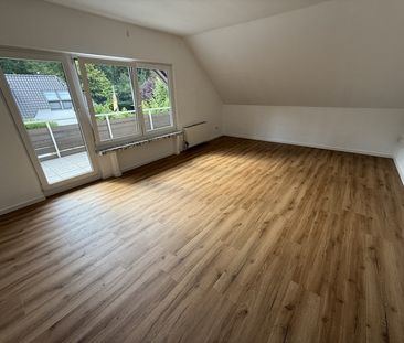 Helle Dachgeschosswohnung in Husum mit geräumiger Loggia! - Photo 1