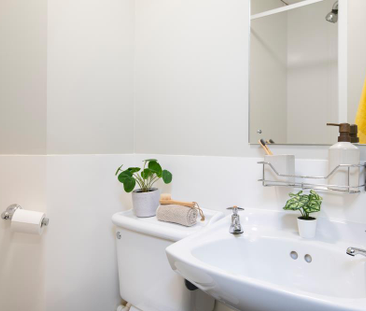 1 bedroom in a flat share to rent - Photo 4