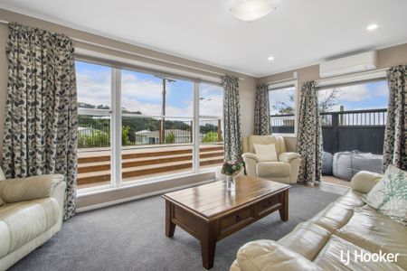 Sunny Coastal Cottage with Beach Views - Photo 2