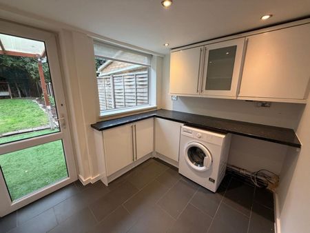 4 bedroom House To Let - Photo 4