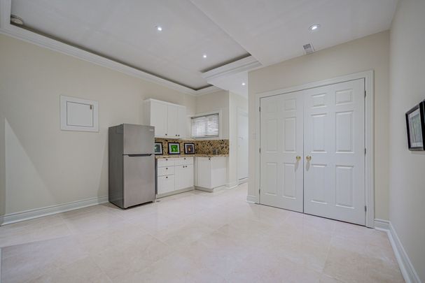 For Lease - 916 Manning Avenue Unit# Bsmt-R, Toronto, Ontario - Photo 1