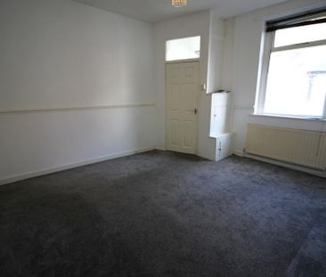 2 bedroom end of terrace house to rent - Photo 4