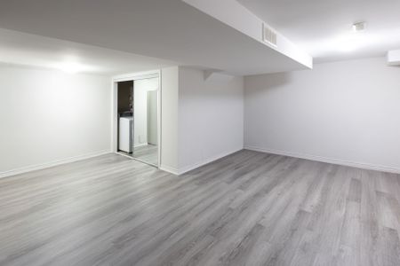 For Lease - 48 Warren Bradley Street, Markham, Ontario - Photo 2