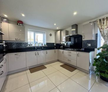 4 bedroom semi-detached house to rent - Photo 2