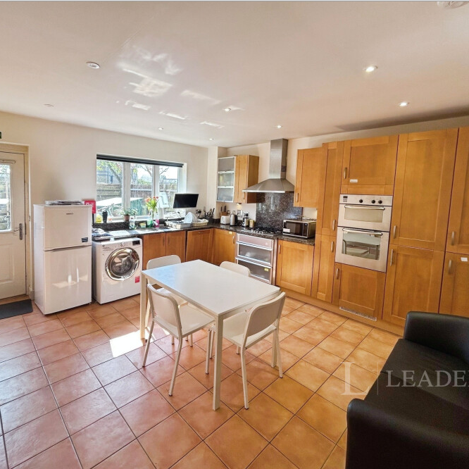 1 bedroom in a house share to rent - Photo 1