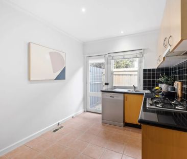 Gorgeous Family Living! - Photo 2