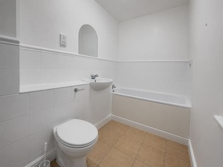 2 Bedroom Flat - Purpose Built To Let - Photo 4