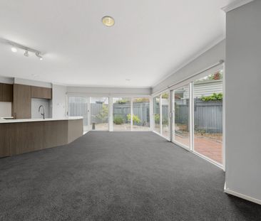 Renovated Period Charm in a Convenient Port Melbourne Location - Photo 4