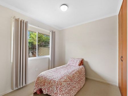 Neat & Tidy Unit in a Quiet Complex - Photo 2