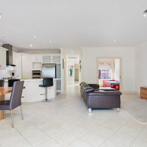 Effortless Living in the Heart of Linden Park - Photo 3