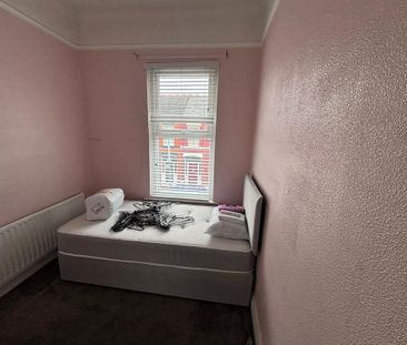 3 bedroom terraced house to rent - Photo 5