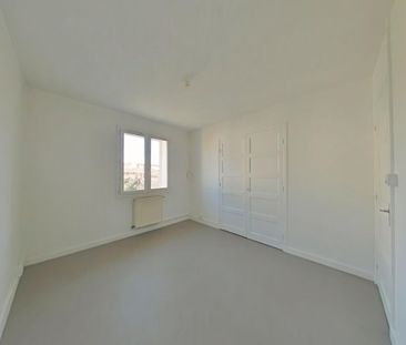 Location Appartement 3 pièces 64m² BOURG DE PEAGE 26300 - Photo 4